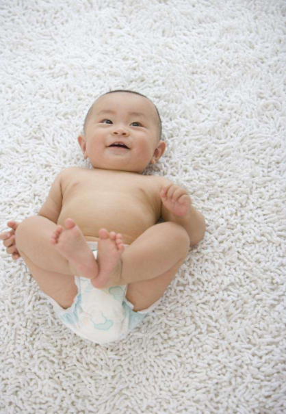 寶寶喜歡蹬腿是在長個兒嗎 寶寶喜歡蹬腿是什么原因