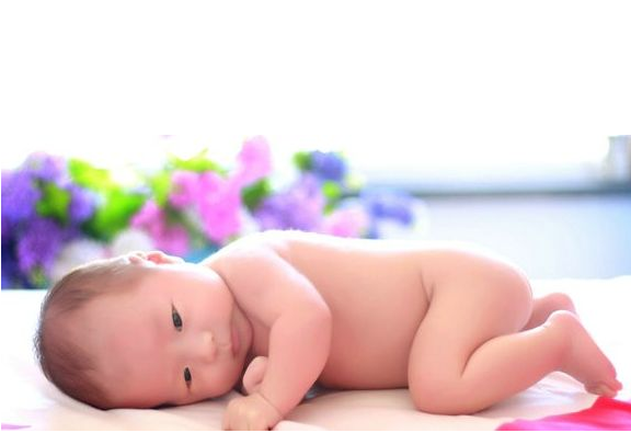 寶寶喜歡蹬腿是在長個兒嗎 寶寶喜歡蹬腿是什么原因