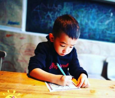 小學生聽寫出錯被打是怎么回事 小學生聽寫罰抄作業正常嗎