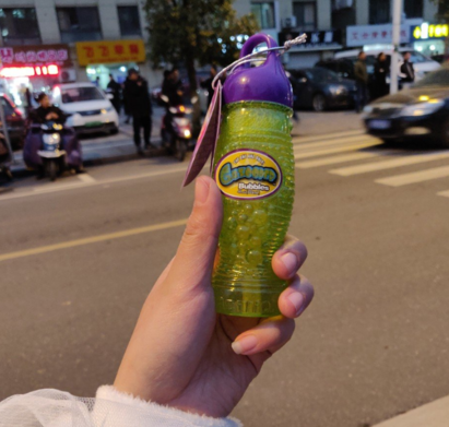 小孩子吹的泡泡水怎么做最好 怎么做出安全不會破的泡泡水 小孩子吹的泡泡水怎么做最好 怎么做出安全不會破的泡泡水