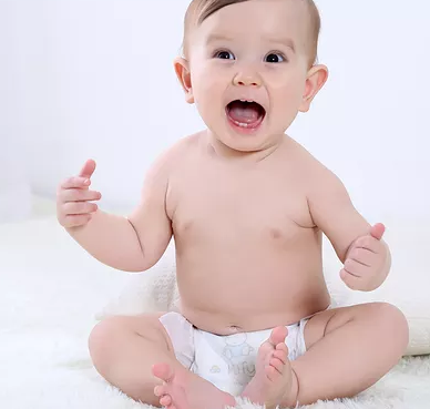 嬰兒一晚上換幾個紙尿褲 如何知道寶寶什么時候換尿褲