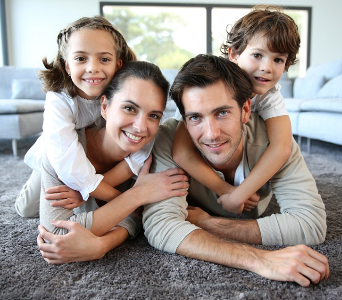 大寶和小寶同時要媽媽怎么辦 應該先顧那個娃比較好