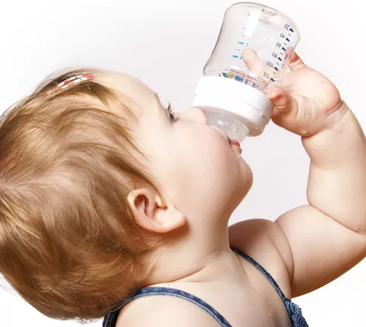 寶寶冬天喝水要注意什么 寶寶冬天喝水水溫多少合適