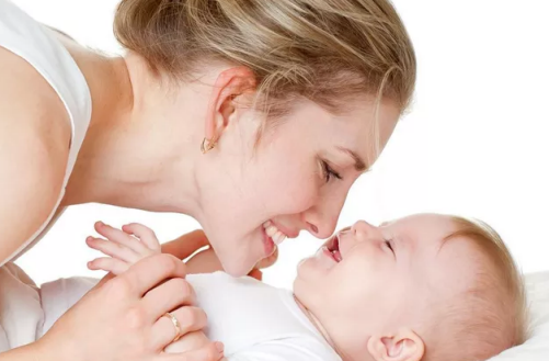 哺乳期喝湯水能下奶嗎 哺乳期一天下奶食物推薦