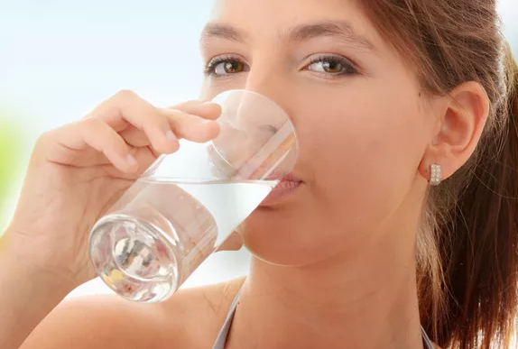 哺乳期多喝水有什么好處 哺乳期多喝水的好處 哺乳期多喝水有什么好處 哺乳期多喝水的好處