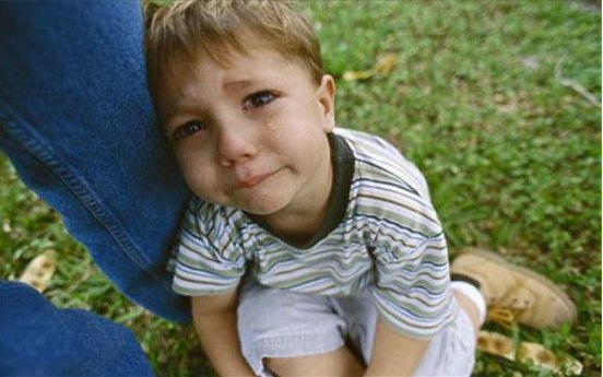 寶寶晚上愛黏媽媽是怎么回事 寶寶愛黏媽媽怎么辦 寶寶晚上愛黏媽媽是怎么回事 寶寶愛黏媽媽怎么辦