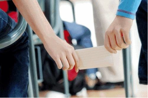 孩子早戀有哪些表現(xiàn) 孩子早戀有什么影響