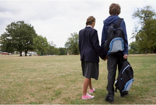 孩子早戀有哪些表現(xiàn) 孩子早戀有什么影響