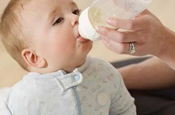 寶寶皮膚干燥起皮怎么辦 秋冬季如何給寶寶補水