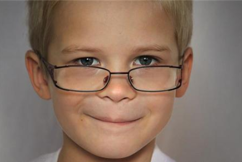 孩子近視有什么表現 孩子近視恢復的關鍵時期