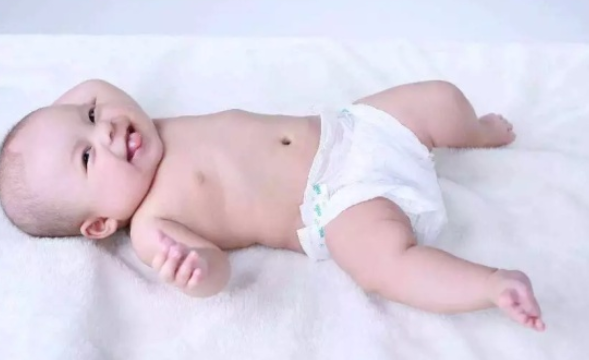 寶寶換紙尿褲的5個誤區(qū) 寶寶換紙尿褲正確方法