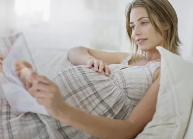 孕婦恥骨疼的正確睡姿 孕婦恥骨疼怎么睡覺好 孕婦恥骨疼的正確睡姿 孕婦恥骨疼怎么睡覺好