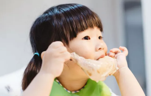 寶寶填鴨式喂養有什么影響 填鴨式喂養的壞處 寶寶填鴨式喂養有什么影響 填鴨式喂養的壞處