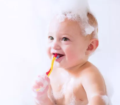 兒童可以用含氟的牙膏嗎 含氟牙膏和一般牙膏有什么區別 兒童可以用含氟的牙膏嗎 含氟牙膏和一般牙膏有什么區別