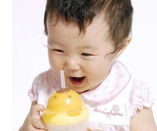 沖好的奶粉能煮沸嗎 給寶寶沖奶粉要注意什么 沖好的奶粉能煮沸嗎 給寶寶沖奶粉要注意什么