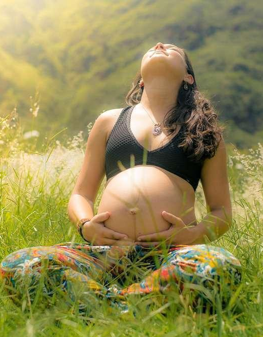 懷孕肚臍變黑有條線(xiàn)是什么 懷孕肚臍為什么會(huì)變黑