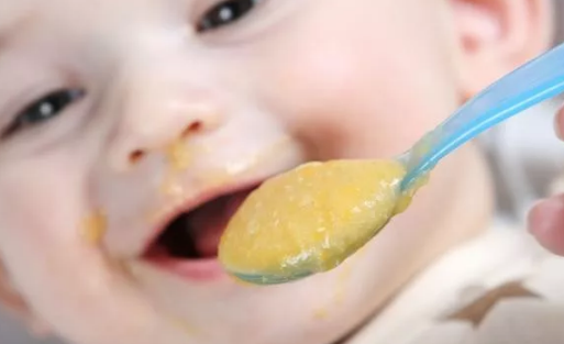 早產(chǎn)兒輔食幾個(gè)月添加 早產(chǎn)兒輔食添加時(shí)間