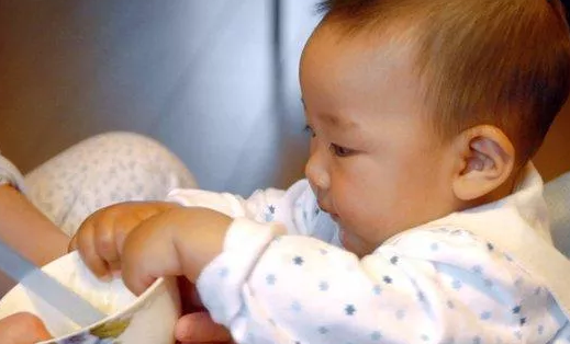 寶寶不吃飯又挑食怎么辦 寶寶挑食不吃飯解決辦法