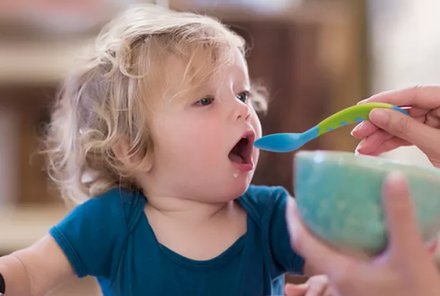 寶寶塞牙了用什么好 寶寶塞牙了能用牙簽嗎 寶寶塞牙了用什么好 寶寶塞牙了能用牙簽嗎