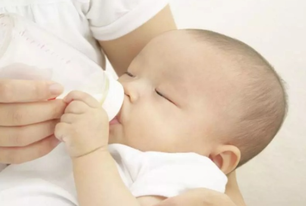 寶寶一喝奶就便秘腹瀉怎么辦 一喝奶就拉肚子解決辦法