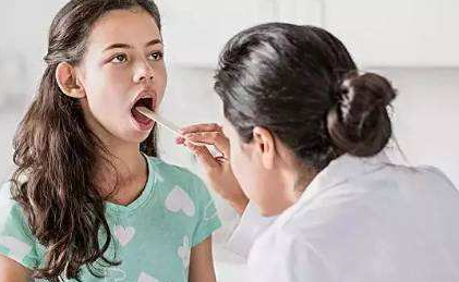 寶寶嘴巴酸臭是怎么回事 寶寶口臭的原因是什么