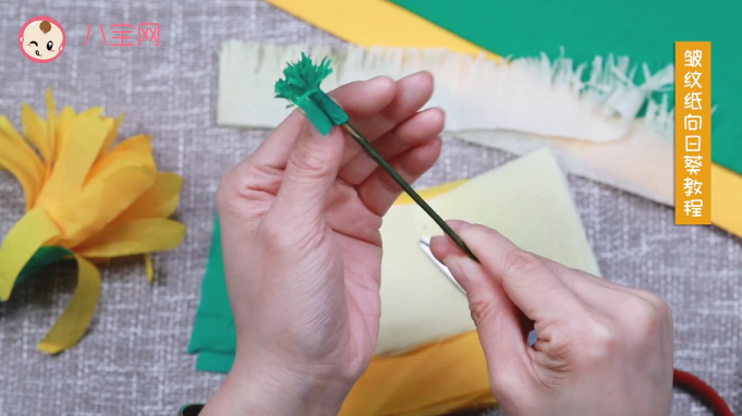 皺紋紙向日葵視頻教程 皺紋紙向日葵制作方法