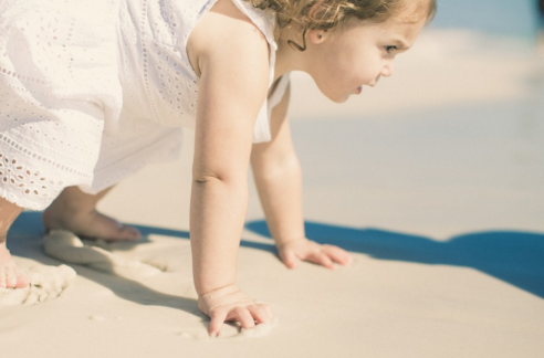 冬天寶寶不能穿哪些鞋子 寶寶冬天選鞋子技巧 冬天寶寶不能穿哪些鞋子 寶寶冬天選鞋子技巧