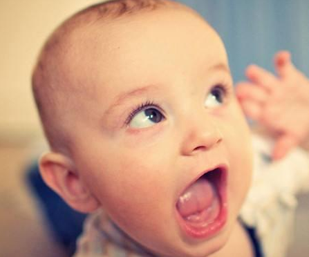 孩子語言敏感期有哪些行為表現 孩子語言敏感期怎么教育