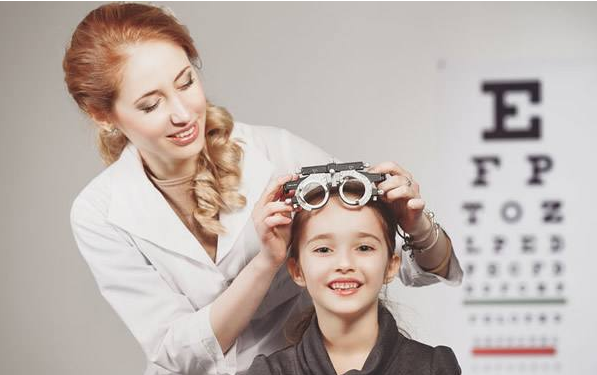 角膜塑形鏡戴久了會讓角膜變薄嗎 正確配戴角膜塑形鏡的方法