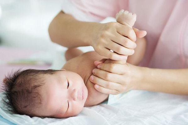 月子中心和月嫂哪個更好 月子中心和月嫂的區別 月子中心和月嫂哪個更好 月子中心和月嫂的區別