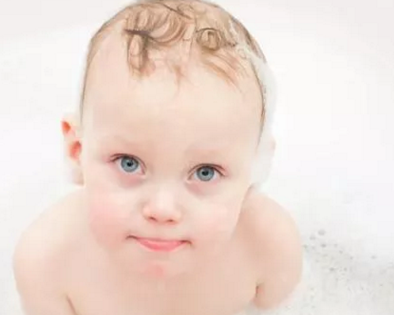 冬天給寶寶洗澡要注意什么 冬季怎么樣給寶寶洗澡