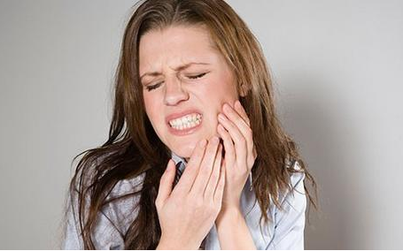 坐月子口腔潰瘍怎么辦 產后口腔潰瘍治療方法