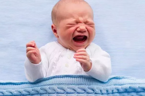 寶寶睡覺時笑是在做夢嗎 寶寶睡覺時笑是為什么