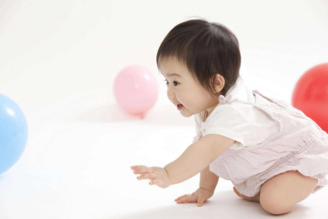 寶寶倒著爬正常嗎 怎么訓練寶寶爬行