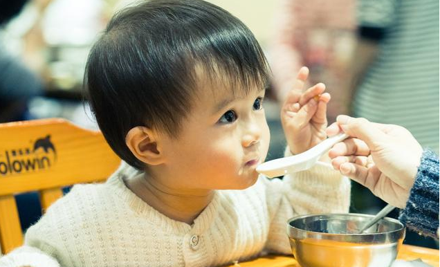 孩子多大不用喂飯 給孩子喂飯的四大誤區(qū)