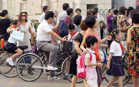 孩子上學多大不用接送 孩子不用接送的時間 孩子上學多大不用接送 孩子不用接送的時間