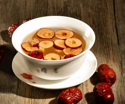 坐月子喝什么水好 坐月子可以喝白開水嗎 坐月子喝什么水好 坐月子可以喝白開水嗎