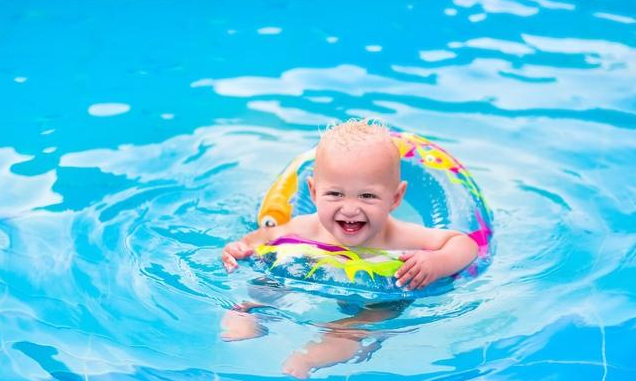 冬季帶寶寶游泳好不好 冬季帶寶寶游泳的好處