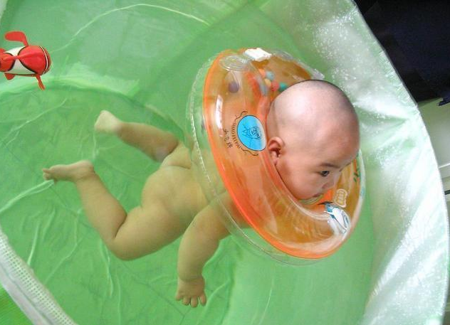 冬季帶寶寶游泳好不好 冬季帶寶寶游泳的好處