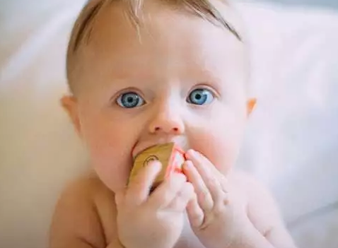 給孩子喂藥的小竅門 寶寶喂藥的正確方法