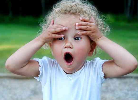 孩子說(shuō)話口吃有哪些原因 家長(zhǎng)怎么幫助孩子克服口吃