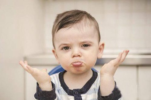 孩子說(shuō)話口吃有哪些原因 家長(zhǎng)怎么幫助孩子克服口吃