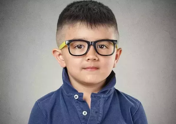 影響孩子視力的行為表現(xiàn)有哪些 孩子近視的8大危害