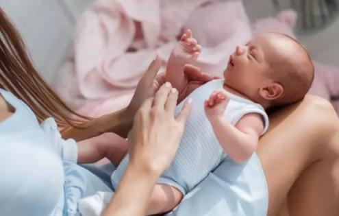 寶寶離開媽媽就哭是怎么回事 寶寶離開媽媽就哭的原因