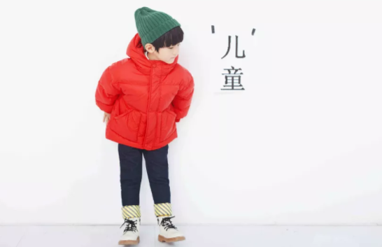 孩子穿羽絨服還是棉服好 孩子羽絨服和棉服對比選擇 孩子穿羽絨服還是棉服好 孩子羽絨服和棉服對比選擇