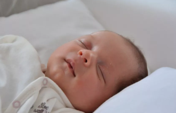 寶寶頻繁要吃奶怎么辦 寶寶頻繁吃奶解決辦法 寶寶頻繁要吃奶怎么辦 寶寶頻繁吃奶解決辦法