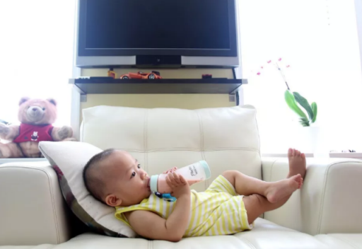 喝奶粉還要補(bǔ)充維生素D嗎 喝奶粉補(bǔ)充維生素D會(huì)過(guò)量嗎