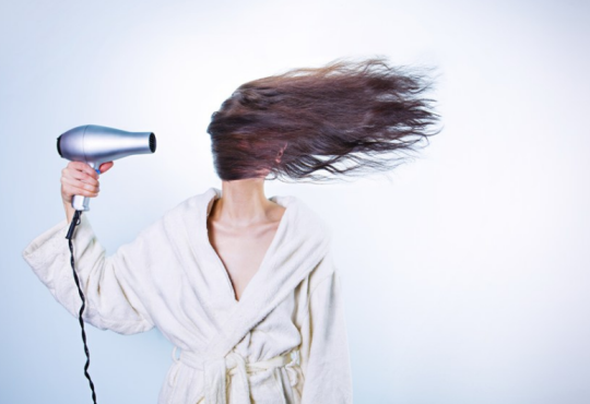 孕婦可以用吹風機嗎 孕婦用吹風機的正確方法 孕婦可以用吹風機嗎 孕婦用吹風機的正確方法