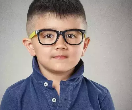 小孩近視如何矯正 小孩近視吃什么好