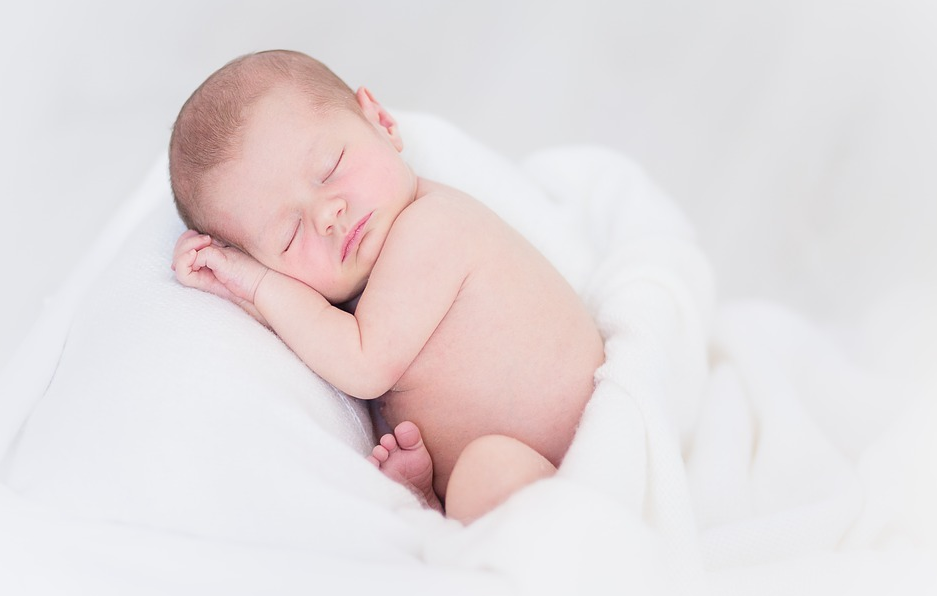 給寶寶喂奶一側(cè)乳房應(yīng)該要多久 可以一邊喂15分鐘嗎